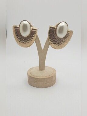 Vintage 80s Hammered Gold Faux Pearl Shield Earrings | Bold Statement Post
